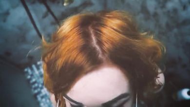 Очкастая московская чикса соблазняет друга на минет в ванной комнате