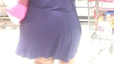 Пацан снял в магазине большую задницу толстой негритянки в лёгком платье