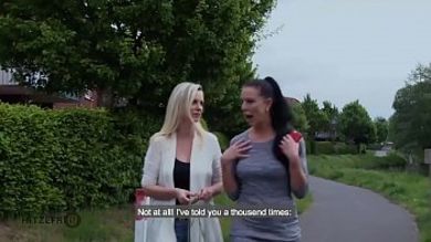 Тёлка мастурбирует, смотря как муж жестко ебёт её лучшую подругу в жопу