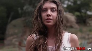 Молоденькая девушка расплатилась за продукты отсосом и кремпаем в узкую пизду