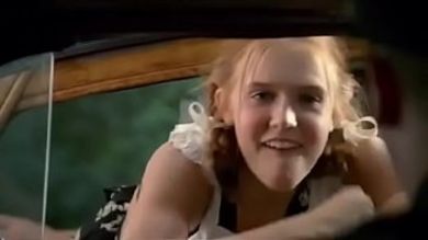 Подборка эротических сцен с фильма Лолита с крупными планами полуголой тинки